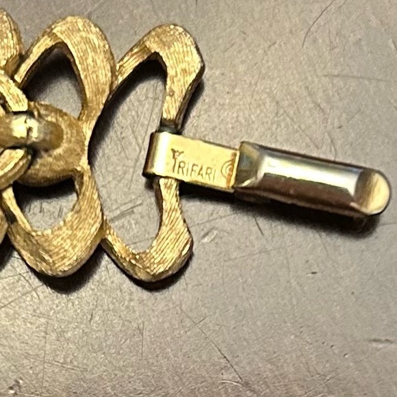 Gorgeous Crown Trifari Gold Tone Root Beer Rhinestone Bracelet - Picture 4 of 5